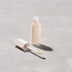 We're Even Hydrating Longwear Concealer ?? 130W