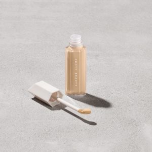 We're Even Hydrating Longwear Concealer ?? 210W