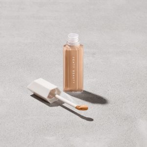 We're Even Hydrating Longwear Concealer ?? 250W